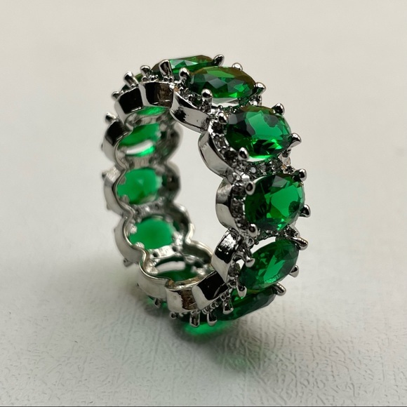 Beautiful Oval Cut Eternity Green White Diamond CZ Silver Plated Ring Band
